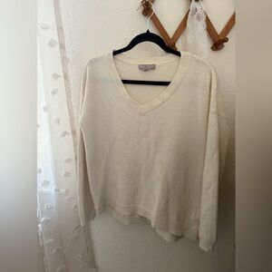 Banana Republic Cashmere Blend Sweater in Cream